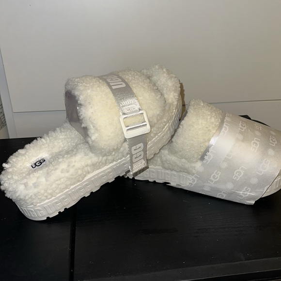 New Women’s Size 8 UGG FLUFFITA SANDLE - Picture 2 of 8